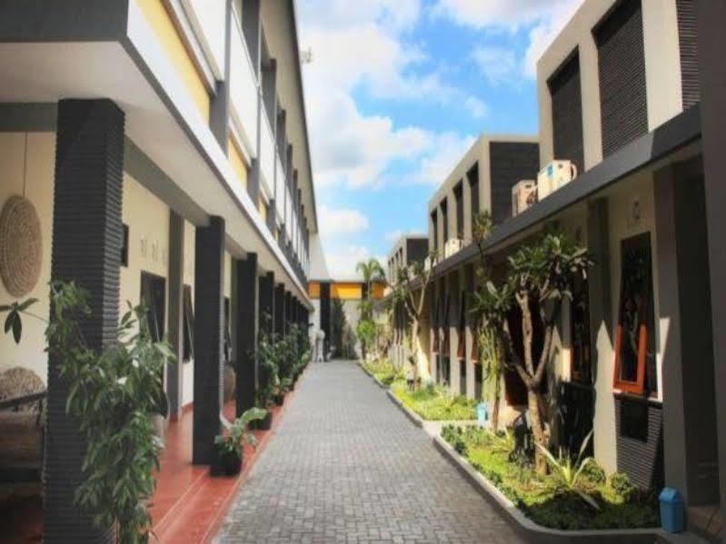 Pondok Villa Hotel ยอกยาการ์ตา ภายนอก รูปภาพ