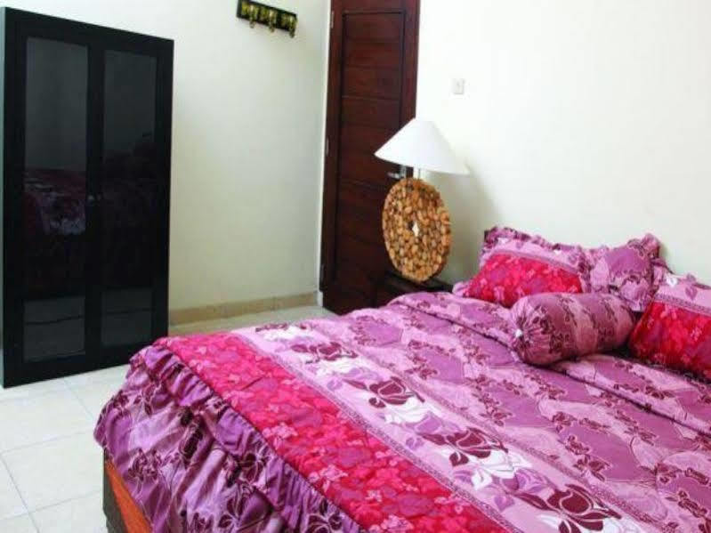 Pondok Villa Hotel ยอกยาการ์ตา ภายนอก รูปภาพ